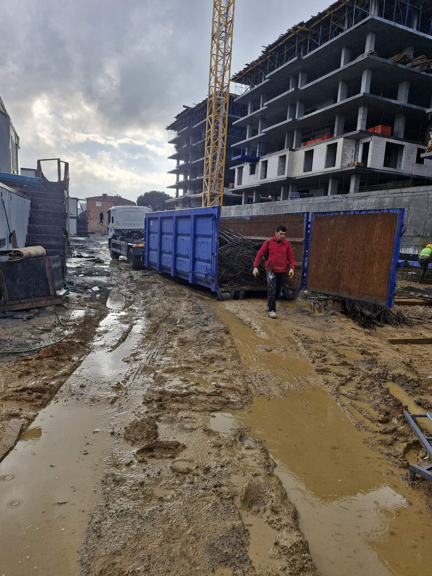 İnşaat demiri hurdası konteyner toplama